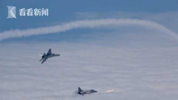 海軍航空兵某旅開展大強度導彈實彈射擊訓練