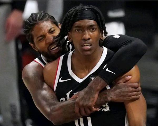 1100萬年薪,續約一個48號秀!快船腦子短路?轟39分進西決,太值 1100萬年薪,續約一個48號秀!快船腦子短路?轟39分進西決,太值