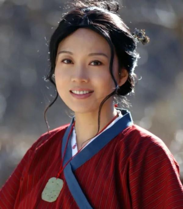 8對明星母女顏值對比，女兒美還是媽媽美？劉亦菲繼承媽媽高顏值