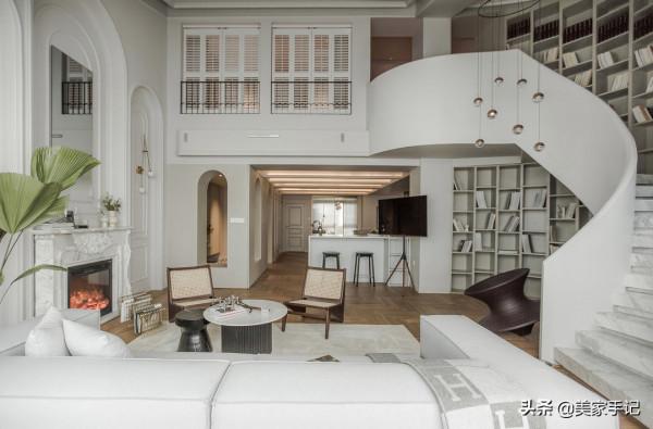 這位女主很有眼光，買下被人嫌棄的頂樓，結果裝修後被超多人羨慕