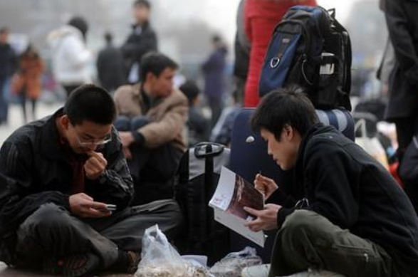 沒錢沒父母幫忙的二本生，卻被全社會嘲笑？普通二本生將何去何從