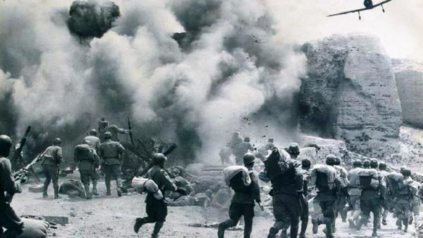 蔣介石看著十大元帥名單，沉思一會指著陳毅說：這人太厲害了