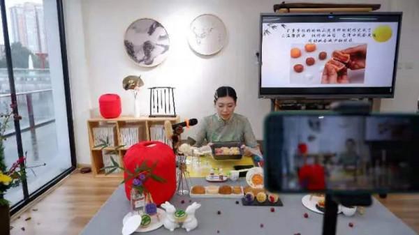 中秋假期全市201萬遊客走進公園,“雙減”過後親子出遊成主力 中秋假期全市201萬遊客走進公園,“雙減”過後親子出遊成主力