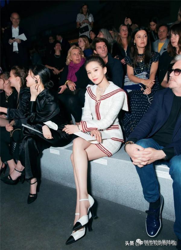 迎面一股海軍風，減齡顯瘦小能手