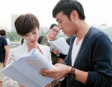 於和偉：50歲大紅視帝，曾和小14歲女星傳緋聞，結髮妻子也是演員