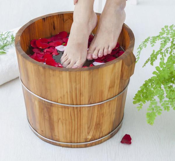 每天用熱水泡腳，到底是養生還是&quot;禍首&quot;？醫生終於說出實話