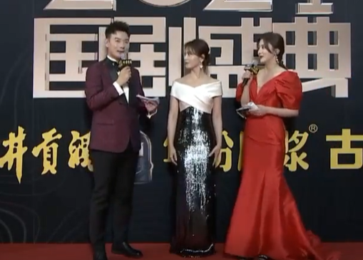 國劇盛典主持人太激動，連續喊錯劉濤等人名字，網友：工資沒了