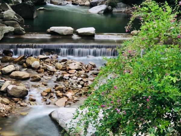 遼寧又發現神秘龍潭，被遊客稱為東北小九寨，人間仙境、天然氧吧