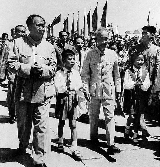 1950年，胡志明到中國搬救兵，主席問他要多少兵，胡：我只要陳賡