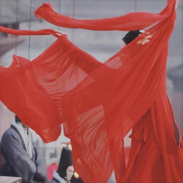 《銅雀臺》中的劉亦菲，翩若驚鴻，美得讓人驚豔