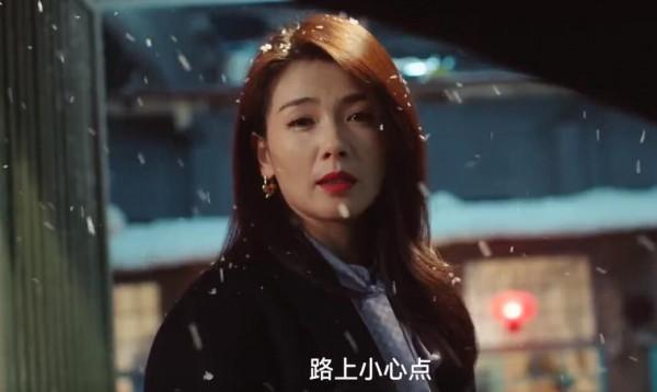 風景美如畫，劉濤張嘉倪撐起一場時裝秀，這部賀歲劇有梗又有顏