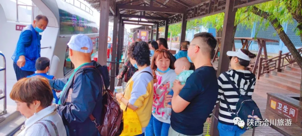 國慶第二天 洽川景區賓客盈門丨秩序井然 國慶第二天 洽川景區賓客盈門丨秩序井然