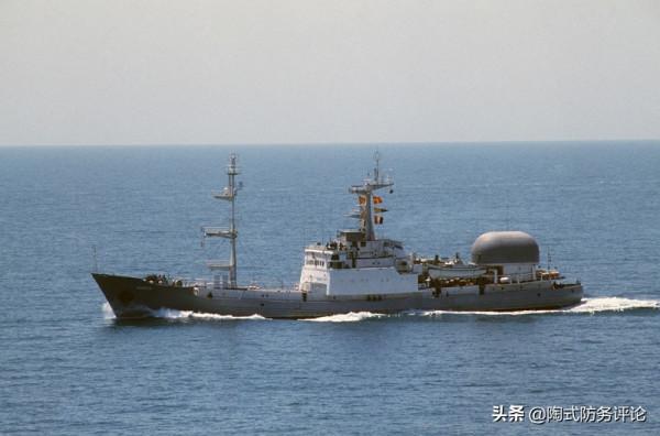 俄間諜船很“囂張”：監視英國航母，直接停在對手的護衛艦鼻子前