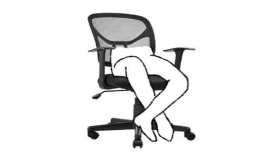 13歲女孩坐姿不良致嚴重脊柱側彎,這個壞習慣不可小覷 13歲女孩坐姿不良致嚴重脊柱側彎,這個壞習慣不可小覷