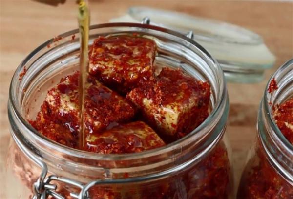 想吃豆腐乳不用買，詳細做法告訴你，香辣好吃，放15天就能吃