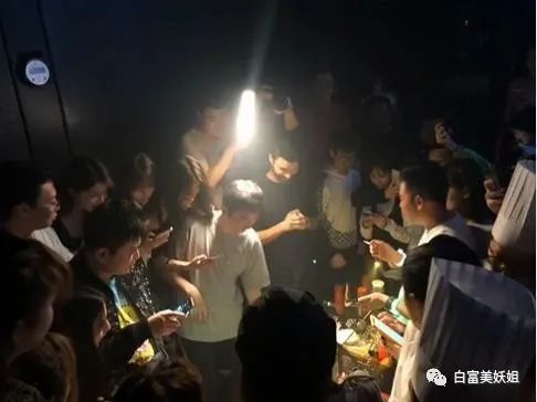 王思聰34歲生日爆熱搜，卻全網翻車被連環嘲？