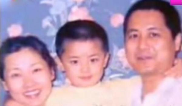 何賽飛：曾對機場工作人員發火，喝多了連導演都罵，為何卻沒涼涼