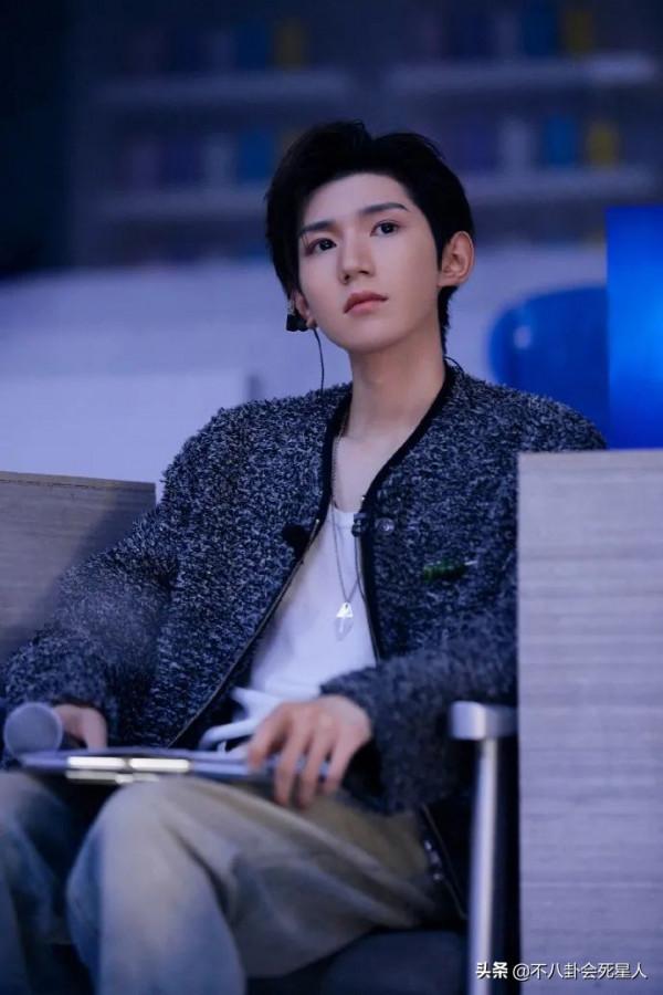 被官方認可的4位流量明星，他們根正苗紅，受邀出席央視中秋晚會