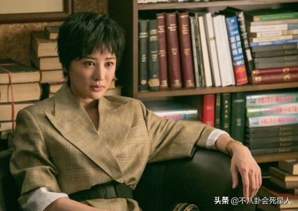 高圓圓新劇口碑爆棚，她不打針不扮嫩，打了多少中年女演員的臉？