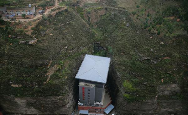 延安一酒店,建成有5年時間,夾在兩​個​大山之間,安全又新穎 延安一酒店,建成有5年時間,夾在兩​個​大山之間,安全又新穎