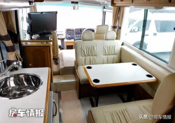 日產中巴房車,3.0T動力雙客廳能坐10人,國內也有但認識的人不多 日產中巴房車,3.0T動力雙客廳能坐10人,國內也有但認識的人不多