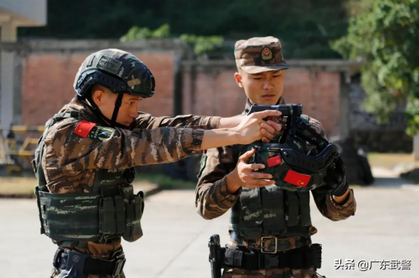 武警&OpenCurlyDoubleQuote;00後&rdquo;特戰雙胞胎兄弟，你&OpenCurlyDoubleQuote;想&rdquo;怎麼&OpenCurlyDoubleQuote;選&rdquo;？