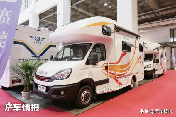 適合一家5口的大空間房車，3.0T動力足，自帶10度電出門玩挺安心