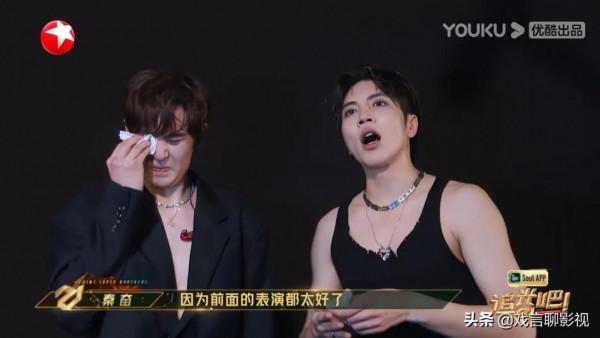 《追光吧》雙人舞臺,尼坤秦奮強強聯手,翻唱粵語金曲,驚豔全網 《追光吧》雙人舞臺,尼坤秦奮強強聯手,翻唱粵語金曲,驚豔全網