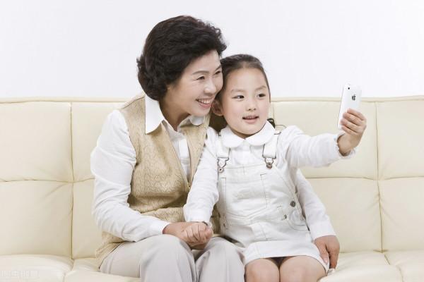 “咚咚咚”鄰居來敲門