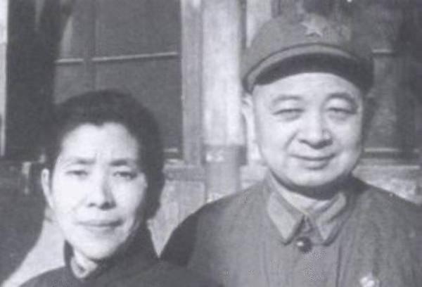 1955年授銜結束，臺下還站著1人，周總理問其原由：未唸到我名字