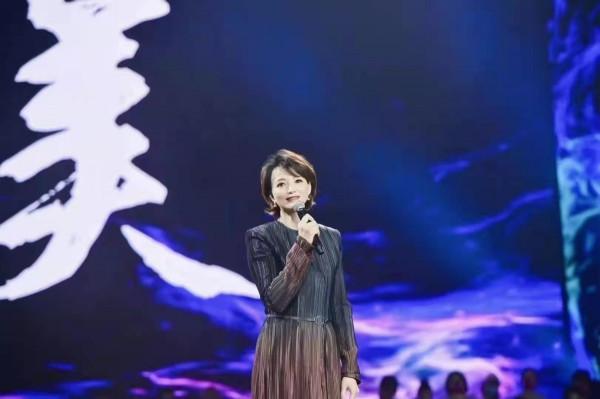中國時尚盛典陣容超強!董卿主持氣質高雅,眾明星演繹東方美 中國時尚盛典陣容超強!董卿主持氣質高雅,眾明星演繹東方美