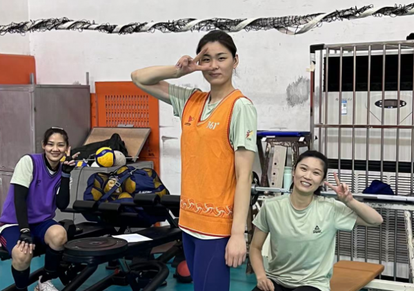 王夢潔已隨山東女排開訓，恩師落選無礙前程，蔡斌恐不敢放棄她