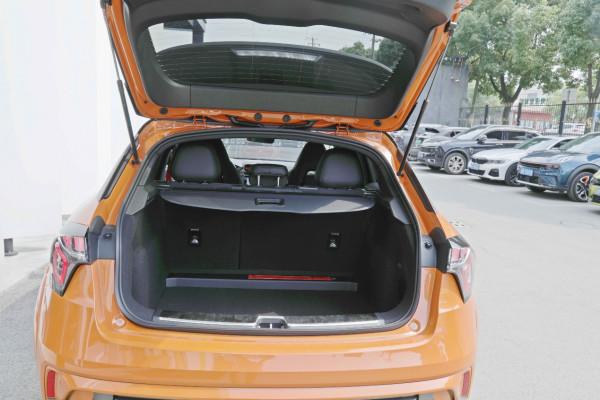 【幫你選車】254匹馬力，比GTI快，領克02 Hatchback到店實拍