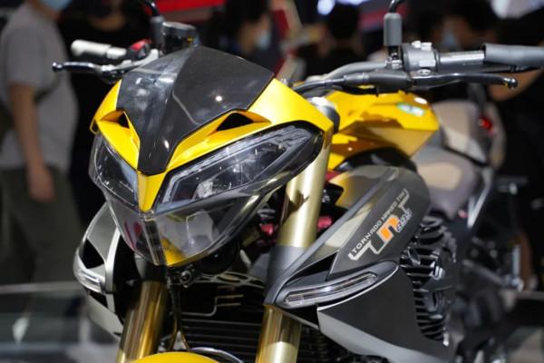 摩博會 | QJMOTOR 閃300S售價23999元,逸550售價33999元 摩博會 | QJMOTOR 閃300S售價23999元,逸550售價33999元