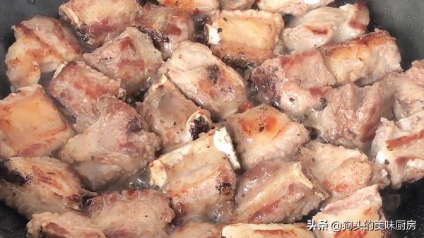 做排骨，切記不要焯水跟油炸了，教你一個做法，軟爛脫骨，超下飯