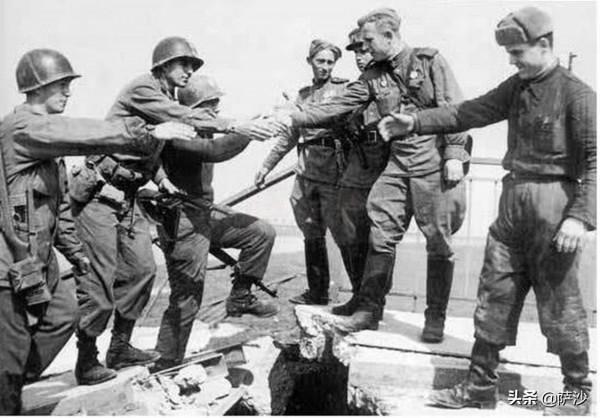 為什麼英美兩國會讓蘇聯去攻打柏林?1945年1月12日紅軍攻入德國 為什麼英美兩國會讓蘇聯去攻打柏林?1945年1月12日紅軍攻入德國