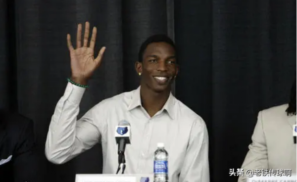 選秀排名力壓庫裡，5年生涯有4年沒球打，流入臺灣成為第一中鋒