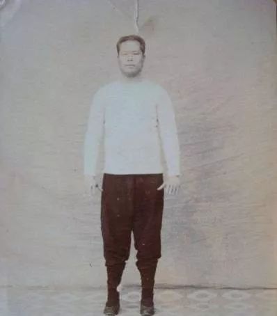 練起勢時如何做到&OpenCurlyDoubleQuote;手走弧形、臂要旋&quot&semi;&quest;