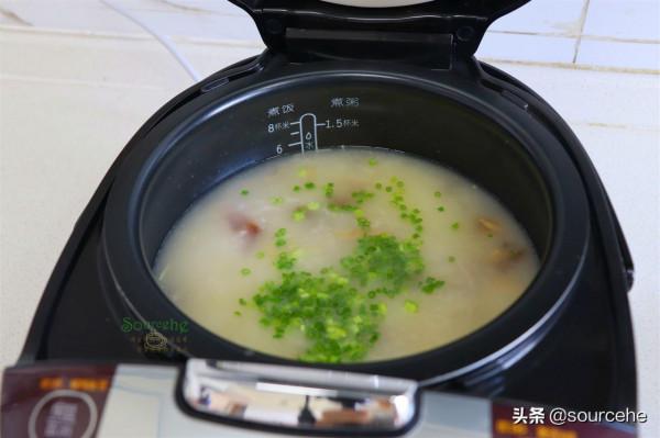 冬天了，剩飯別炒著吃，容易上火，換一種做法，熱乎乎的很養胃