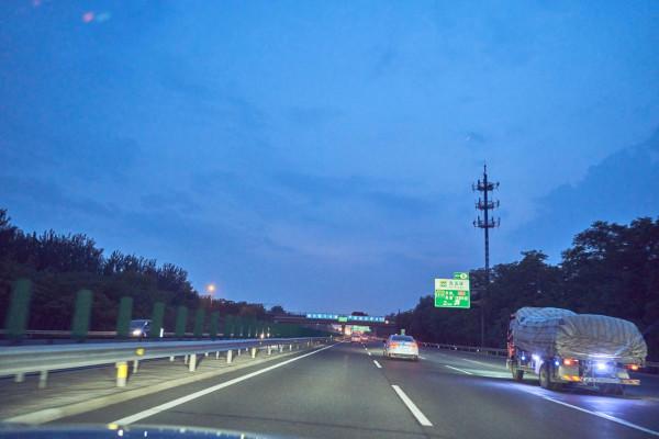 【X自駕】開寶馬5系插混，打卡秦皇島海岸，帆船、動漫任你玩