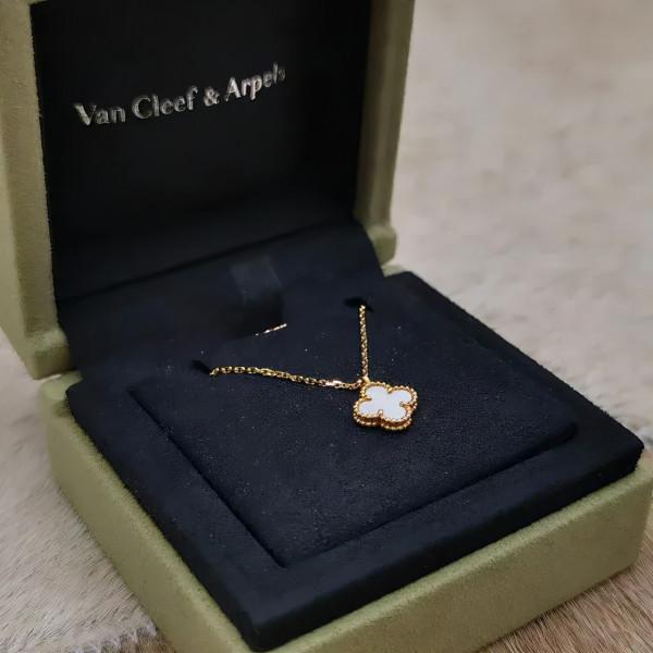 「每週好物推薦」脖頸綻放的花朵----梵克雅寶白貝母項鍊