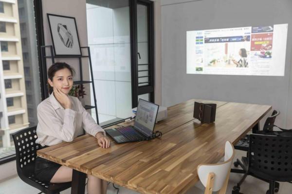 用投影儀代替電視機是種什麼感覺？我體驗了兩年，又換回了電視機