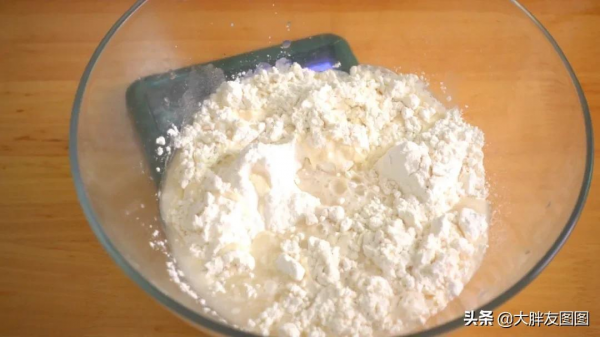 2斤無糖綠豆餅，一出爐就搶光了，皮薄餡大，沒有烤箱也能做