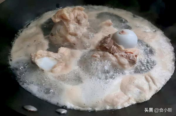 小時候農村殺豬，就等著吃這口兒，什麼調料也不加，原汁原味