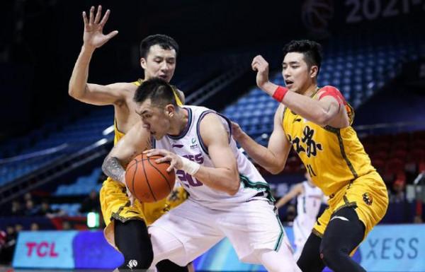 11中8轟23+18+5！山東男籃獲勝不足為喜，小鯊魚掩蓋的問題太大了