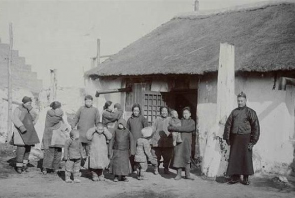 瞿秋白提議漢字拉丁化，趙元任寫96字奇文反駁：沒文字，無人能懂