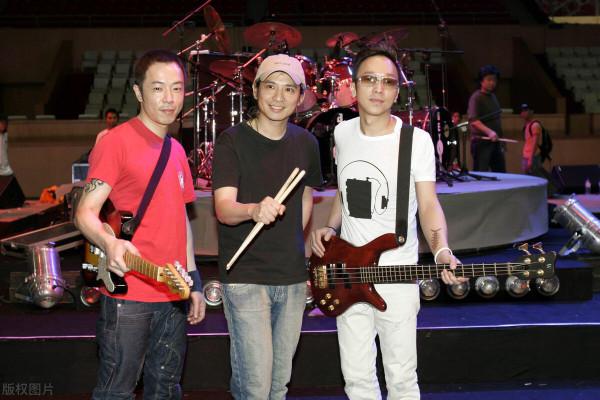 搖滾硬漢黃貫中樂與怒：念家駒愛朱茵，和黃家強旺角互毆那段日子