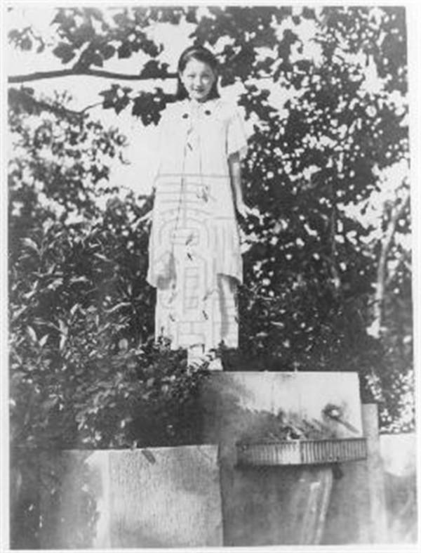 袁美雲：被親媽賣，被養父當作工具人掙錢，婚後退出熒幕反獲幸福