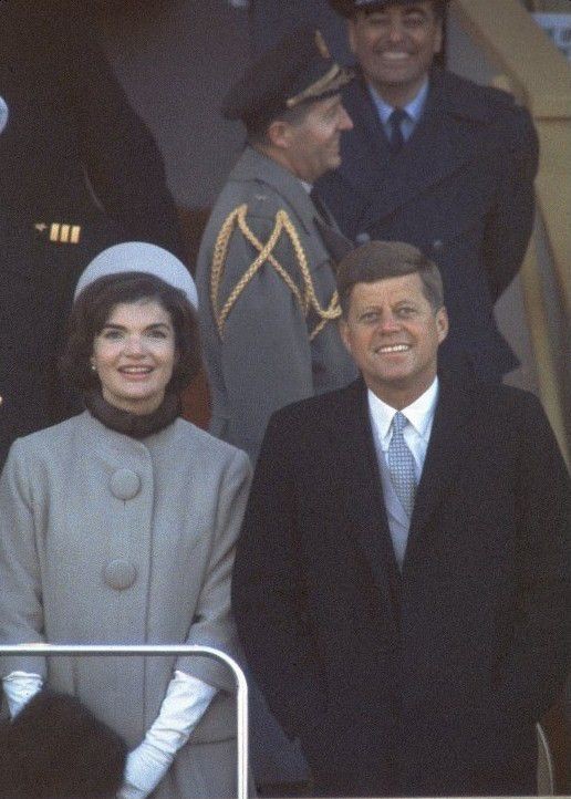 傑奎琳評價和她&OpenCurlyDoubleQuote;撞衫&rdquo;的英女王：一個如此平庸、乏味的中年婦女