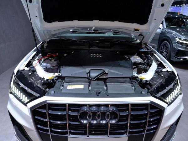 豪華旗艦大7座,進口四驅SUV,3.0T V6油耗9L多,實拍奧迪Q7 豪華旗艦大7座,進口四驅SUV,3.0T V6油耗9L多,實拍奧迪Q7